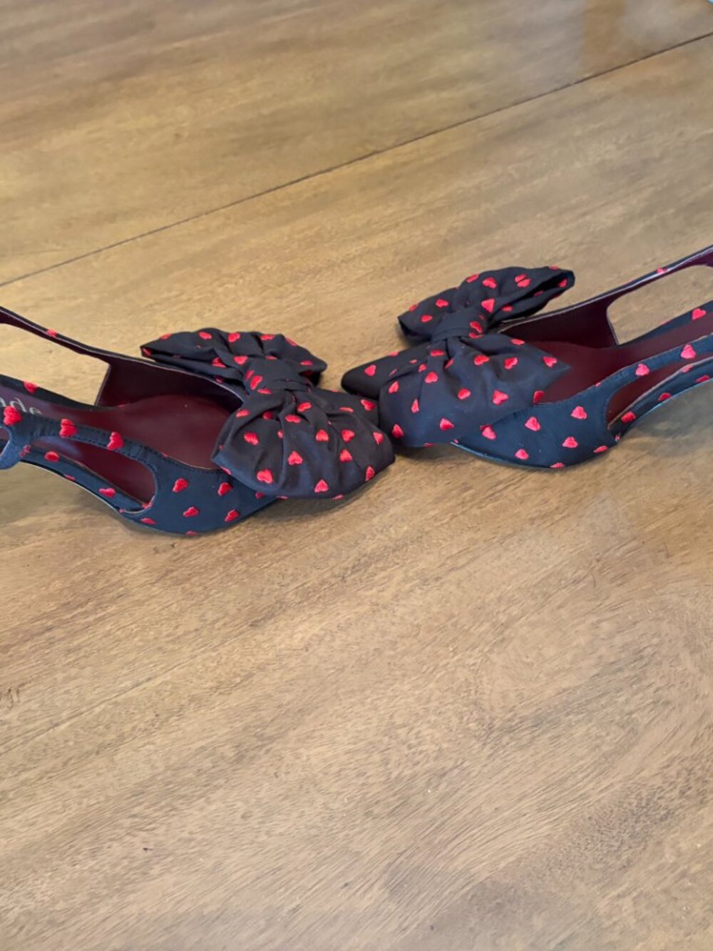 NWOT Kate Spade Black Slingback Heels with Red Hearts and Bow Accents. Size 8.5 - Picture 7 of 14